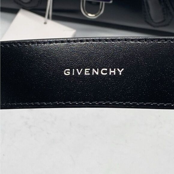 Givenchy Antigona Stretch Mini Top Handle in Box Leather - Picture 13 of 16